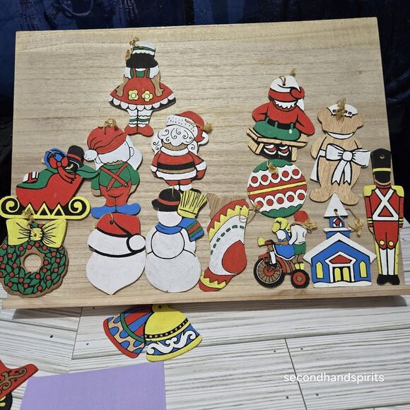 Lot of 17 Vintage Wooden Hand Painted Christmas Tree Ornaments Double Sided - Picture 5 of 5